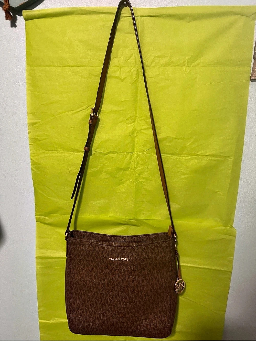 Michael Kors Jet Set Item Large East West Crossbody Brown Bag